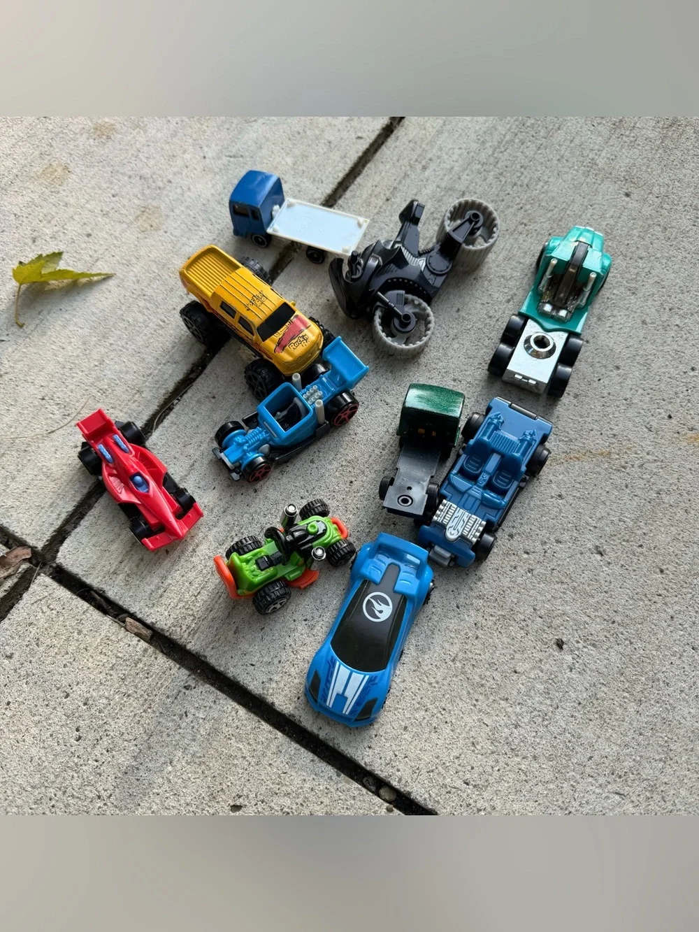 118pc Hot Wheels Diecast Toy Car Lot Loose Cars Mixed Vehicles Collectible Bulk
